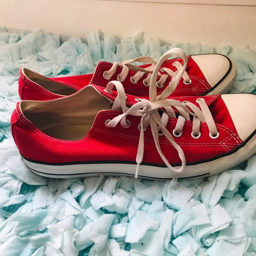 Converse - Picture 2 of 4
